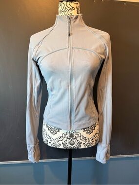 Lululemon Cropped Define Jacket *Ribbed Nulu
Chambray